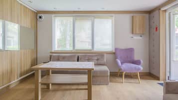 Apartment | Wohnbereich | Flachbildfernseher, Tischtennisplatte