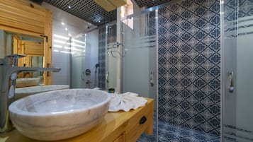 Family Room, Balcony | Bathroom sink