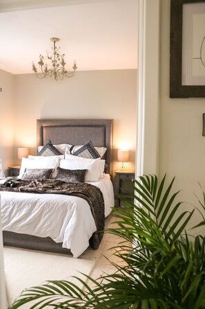 1 bedroom, premium bedding, iron/ironing board, free cribs/infant beds - Carlingford Sea Cottage (Carlingford)