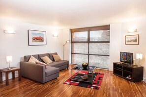 Lägenhet Superior - 2 sovrum (303) | Vardagsrum | Platt-tv