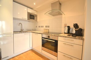 Superior-Apartment, 1 Schlafzimmer (5) | Eigene Küche | Großer Kühlschrank, Mikrowelle, Ofen, Herdplatte