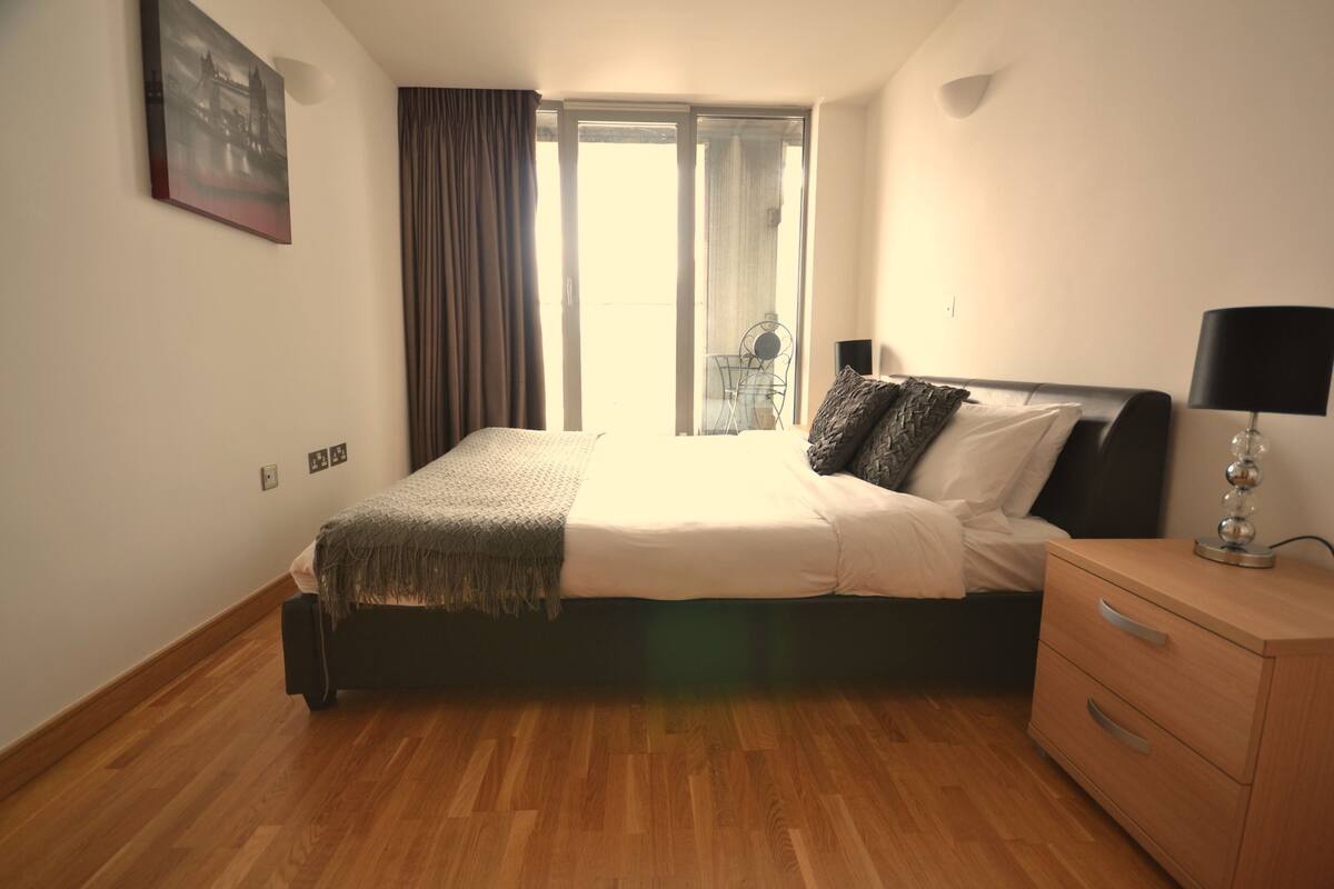Cortinas blackout, tabla de planchar con plancha y wifi gratis 