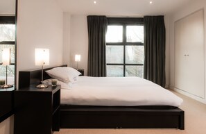 Superior Apartment, 2 Bedrooms (303) | Blackout drapes, iron/ironing board, free WiFi, bed sheets - The Pavillion (London)