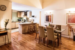 Appartement, 2 chambres (114) | Restauration dans la chambre