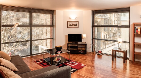 Superior Apartment, 2 Bedrooms (303) | Living area | Flat-screen TV - The Pavillion (London)