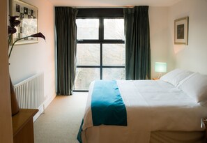 Superior-Apartment, 2 Schlafzimmer (303) | Verdunkelungsvorhänge, Bügeleisen/Bügelbrett, kostenloses WLAN