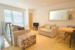 Superior Apartment, 2 Bedrooms (414) | Living area