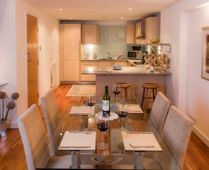 Apartment, 2 Bedrooms (114) | In-room dining - The Pavillion (London)