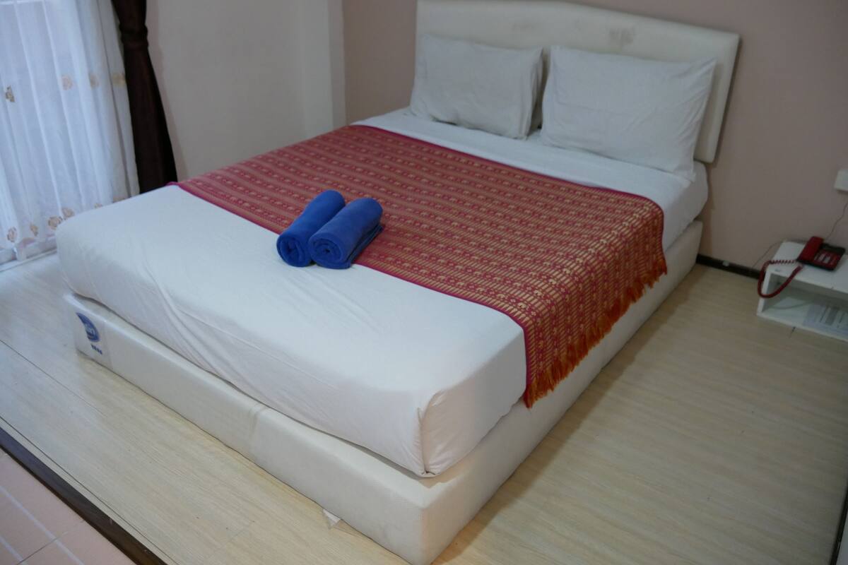 Standard Double Room | Värdeförvaringsskåp på rummet, mörkläggningsgardiner och gratis wi-fi