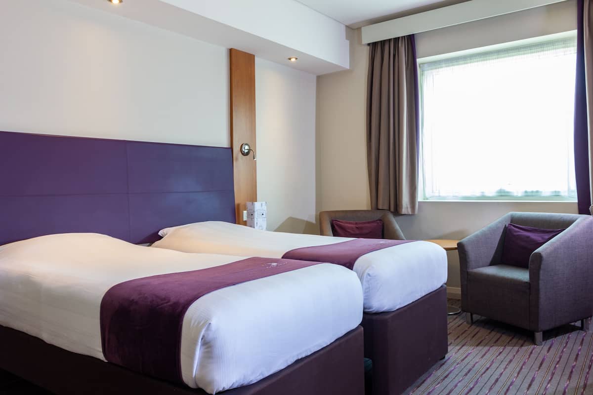 Habitación con 2 camas individuales, no fumadores (FREE Aprt Shuttle|Yas Island drop off) | 1 dormitorio, ropa de cama de alta calidad, caja fuerte y escritorio