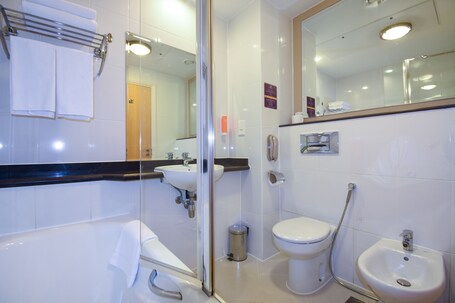 Premier Inn Abu Dhabi Airport (Business Park) - Image 8
