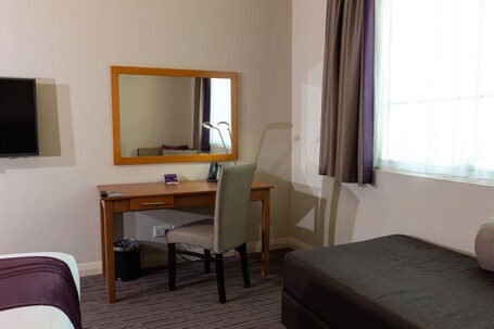 Premier Inn Abu Dhabi Airport (Business Park) - Image 21