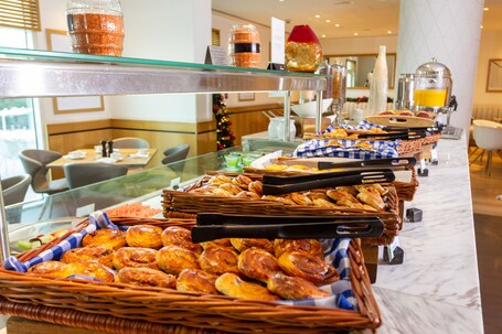 Premier Inn Abu Dhabi Airport (Business Park) - Image 29