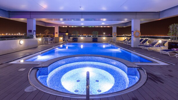 Outdoor pool, open 9:00 AM to 9:00 PM, sun loungers - Premier Inn Abu Dhabi Airport Hotel (Abu Dhabi)