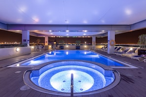 Outdoor pool, open 9:00 AM to 9:00 PM, sun loungers - Premier Inn Abu Dhabi Airport Hotel (Abu Dhabi)