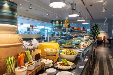 Premier Inn Abu Dhabi Airport (Business Park) - Image 7