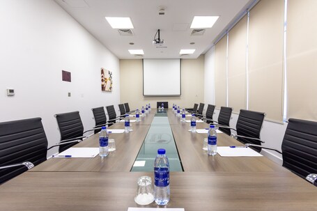 Premier Inn Abu Dhabi Airport (Business Park) - Image 19