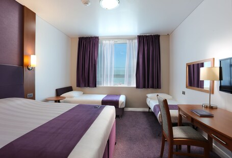 Premier Inn Abu Dhabi Airport (Business Park) - Image 26