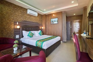 Deluxe Room | Desk, blackout drapes, iron/ironing board, rollaway beds - Treebo Roshan House With Valley View (Dharamshala)