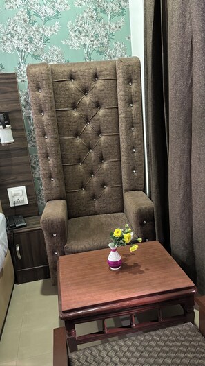 尊荣客房 | 办公桌、遮光窗帘、熨斗/熨衣板、折叠床/加床（额外收费）