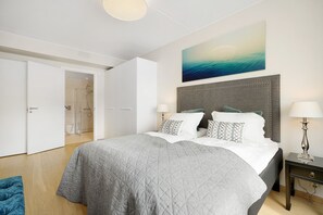 Leilighet, 4 soverom (Pir 1) | Skrivebord for bærbar PC, lydisolert og strykejern/-brett
