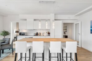 Apartment, Pool View (Eden) | Private kitchen | Full-size fridge, microwave, oven, stovetop - Wright Apartments (Oslo)