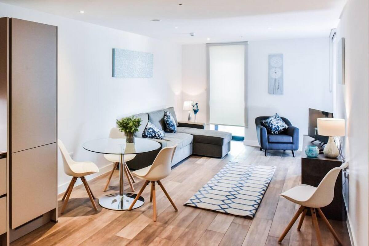 Superior Apartment, 2 Bedrooms (208) | 2 bedrooms, premium bedding, blackout drapes, iron/ironing board