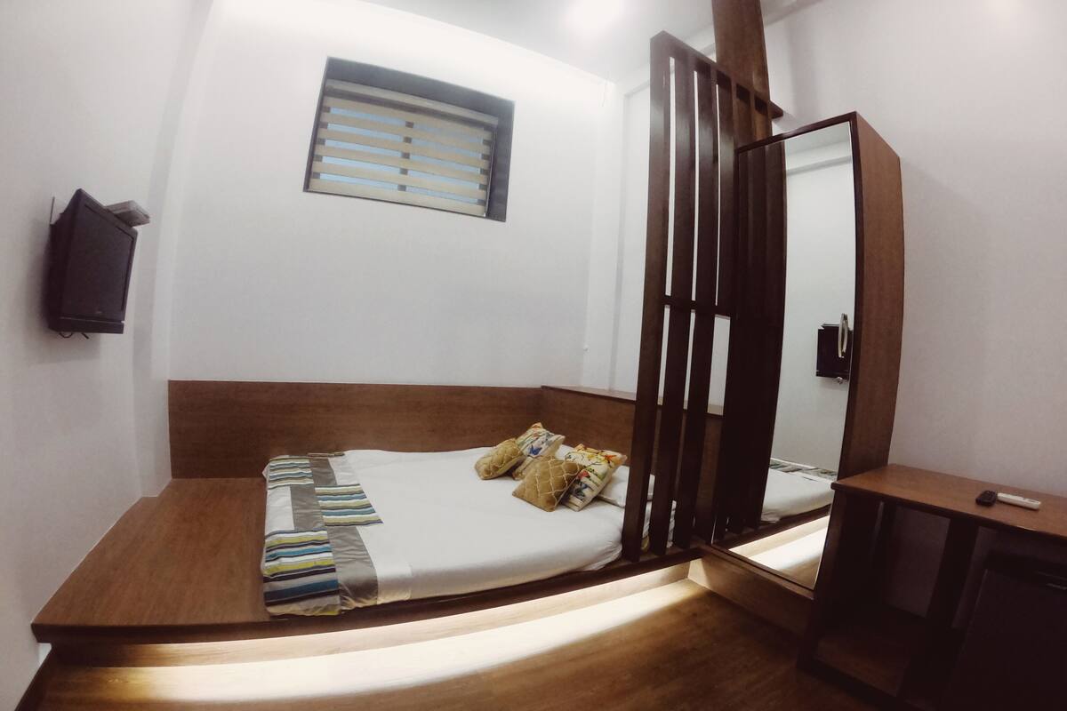 Superior Ac Double Room With Common Showers | Desk, free WiFi