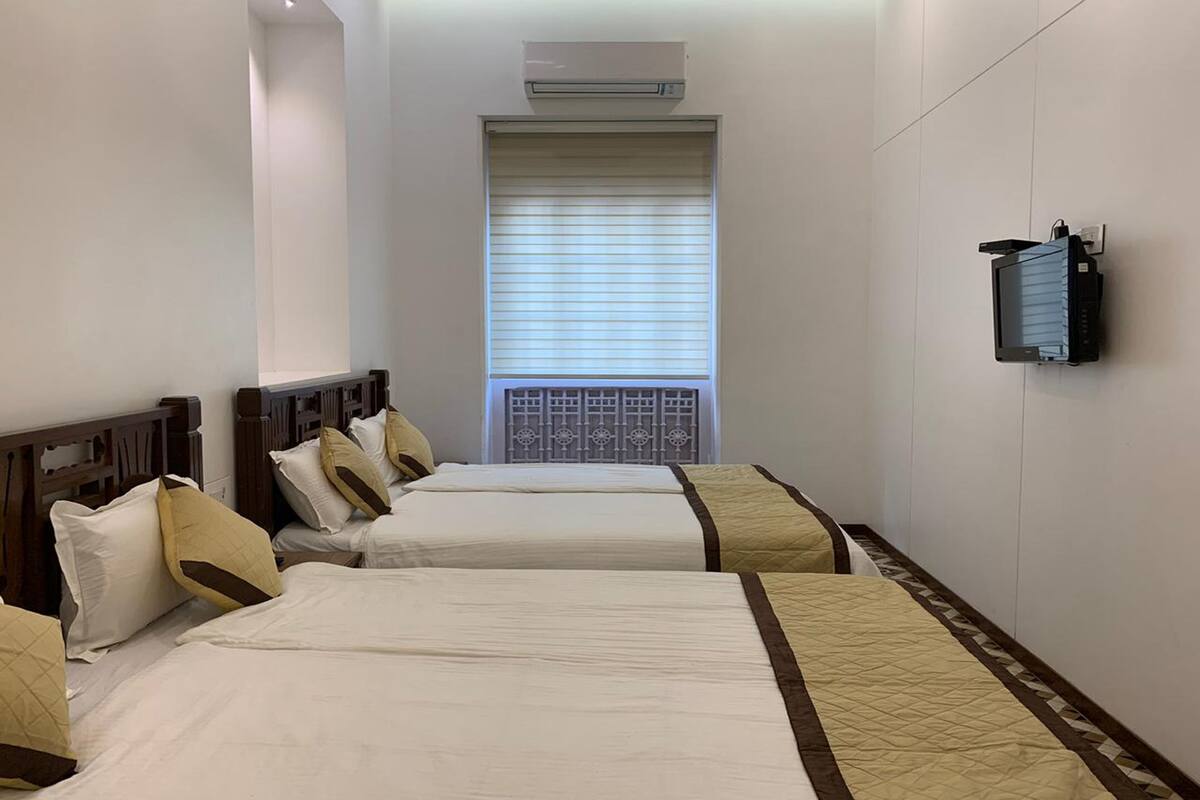 Chambre Quadruple, 1 chambre, vue ville | Bureau, Wi-Fi gratuit