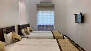 Superior AC Quadruple Room With Shared Bathroom | Desk, free WiFi