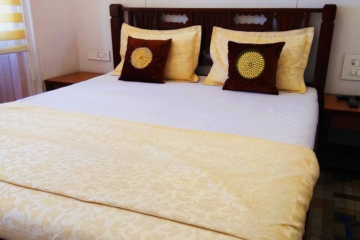 Chambre Double Deluxe, 1 lit double, vue ville | Bureau, Wi-Fi gratuit