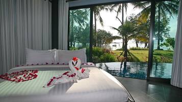 Minibar, in-room safe, desk, blackout drapes