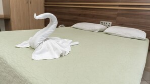 Standard Double Room | 1 bedroom, minibar, desk, soundproofing - Hotel Dom Baroni (Guarapuava)