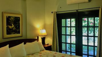 2 slaapkamers, een kluis op de kamer, een bureau