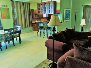 تلفزيون ذكي، برامج وأفلام نتفليكس، مشغل دي في دي، كُتُب