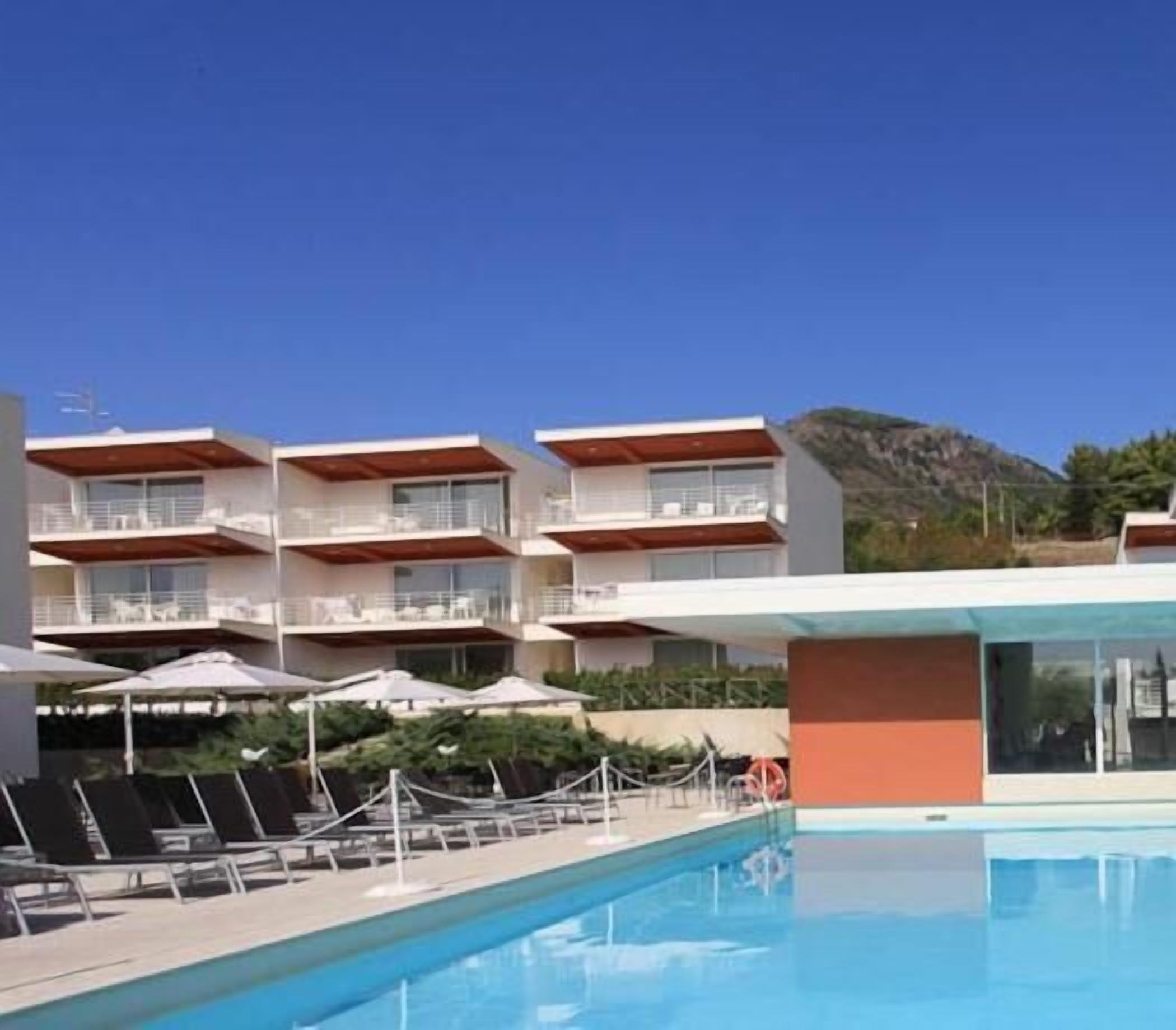 Een seizoensgebonden buitenzwembad