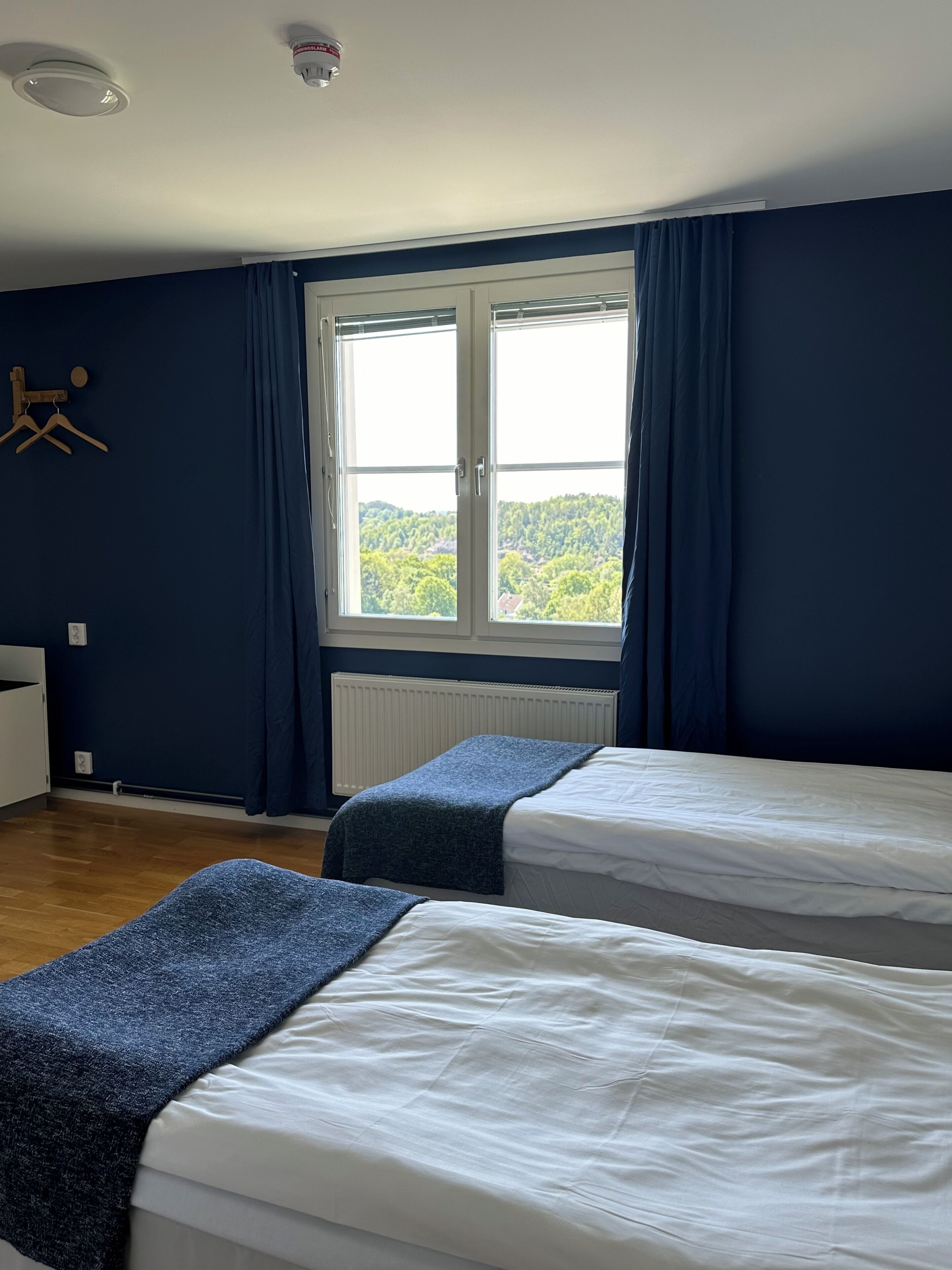 Bureau, espace de travail pour ordinateur portable