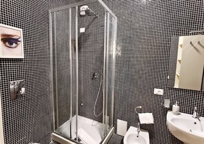 Superior Room, 1 Bedroom, Private Bathroom, City View | Bathroom | Shower, free toiletries, hair dryer, bidet