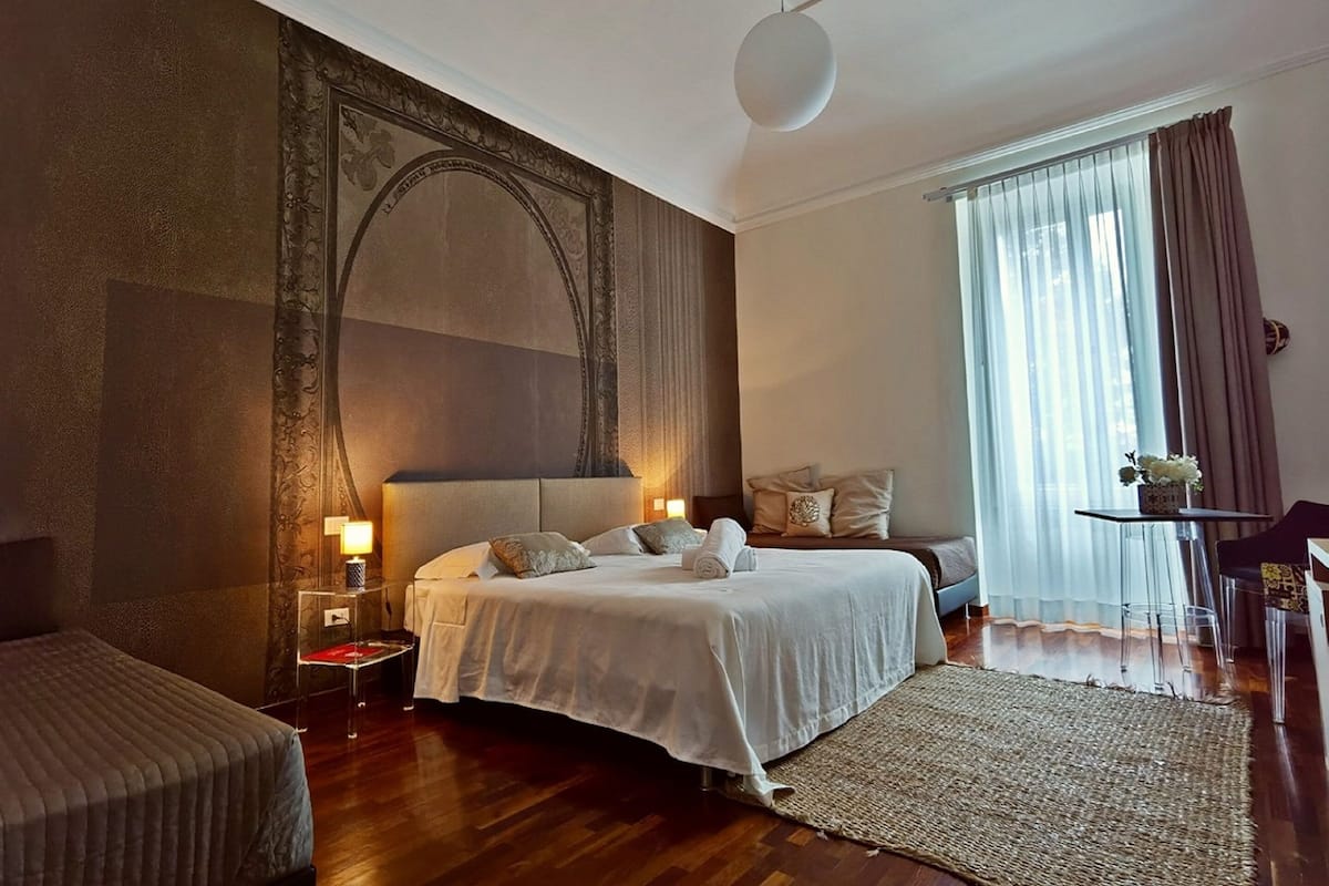 Deluxe-Zimmer, 1 Schlafzimmer, eigenes Bad, Stadtblick | Hochwertige Bettwaren, Daunenbettdecken, Minibar, Zimmersafe