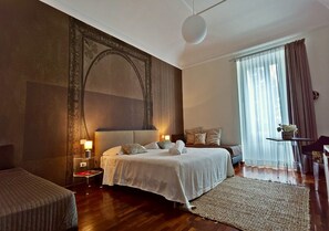 Deluxe Room, 1 Bedroom, Private Bathroom, City View | Premium bedding, down comforters, minibar, in-room safe - Artistic Charming House (Caserta)