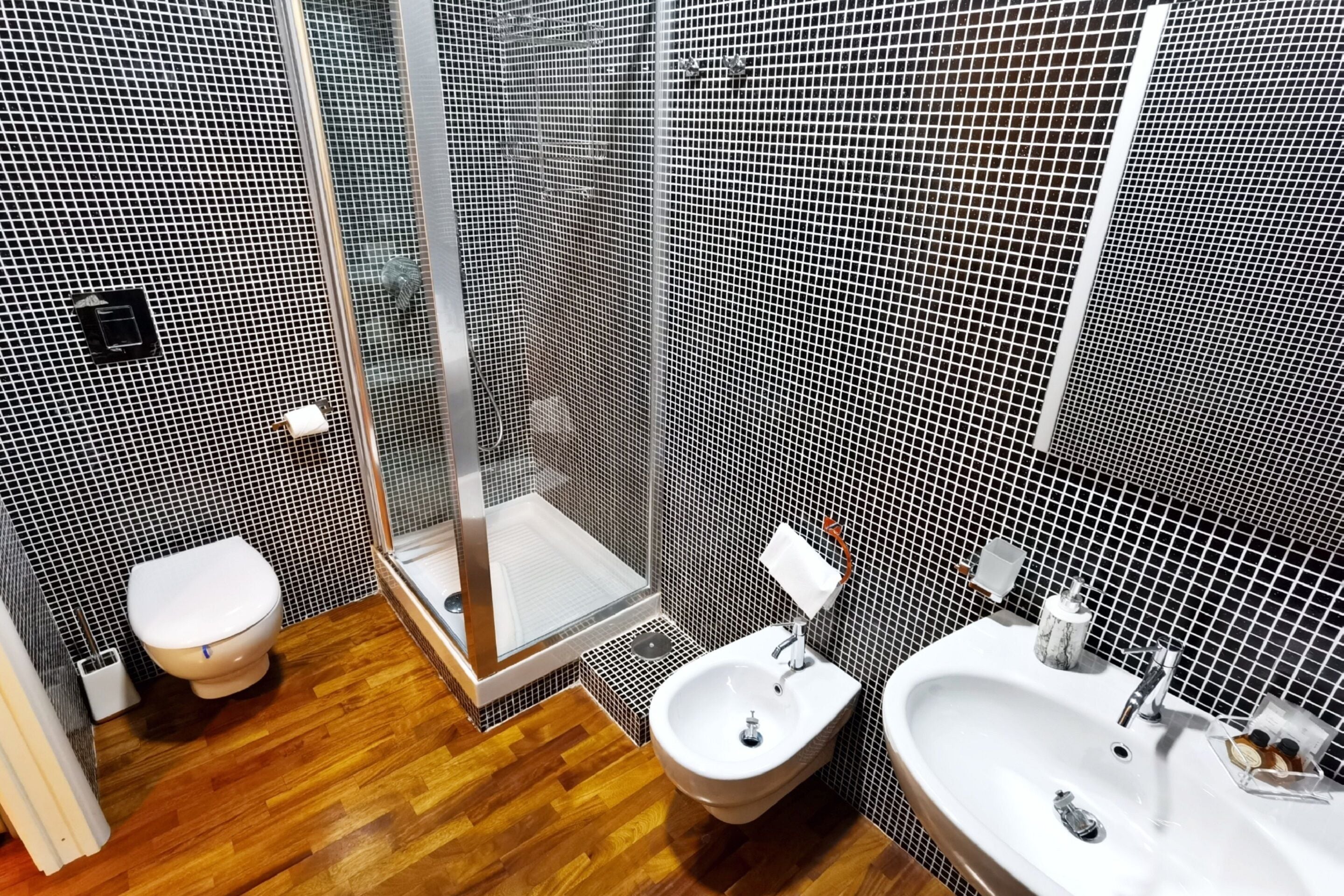 A bathroom with a toilet, bidet, and sink.