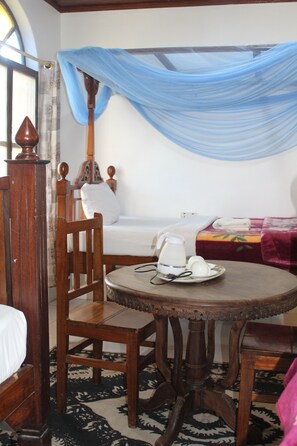 Habitación triple estándar | Escritorio, cortinas blackout, insonorización y wifi gratis 