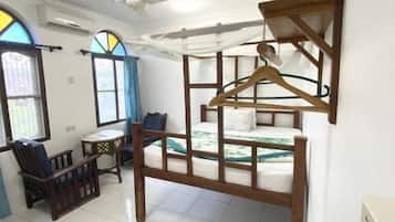 Habitación estándar, 1 cama Queen size | Escritorio, cortinas blackout, insonorización y wifi gratis