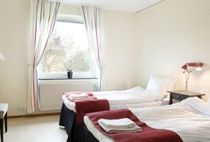 스탠다드 트윈룸 | 객실 내 금고, 다리미/다리미판, 무료 WiFi, 침대 시트