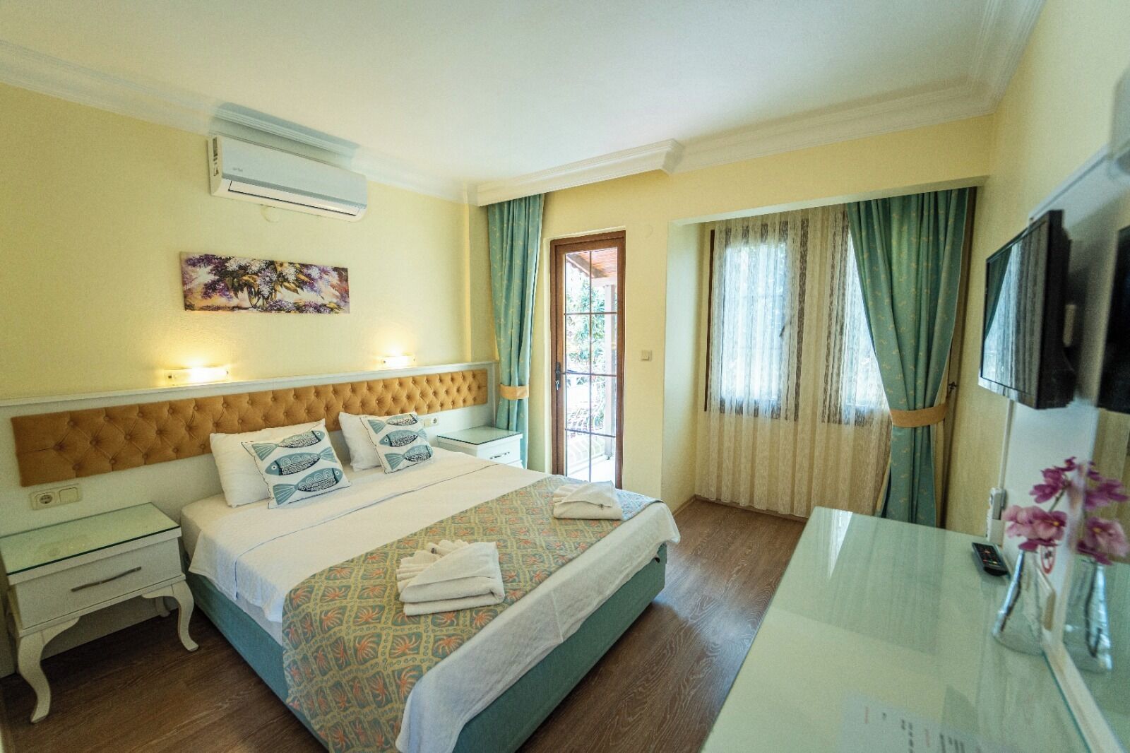 Standard Room | Minibar, in-room safe, desk, soundproofing