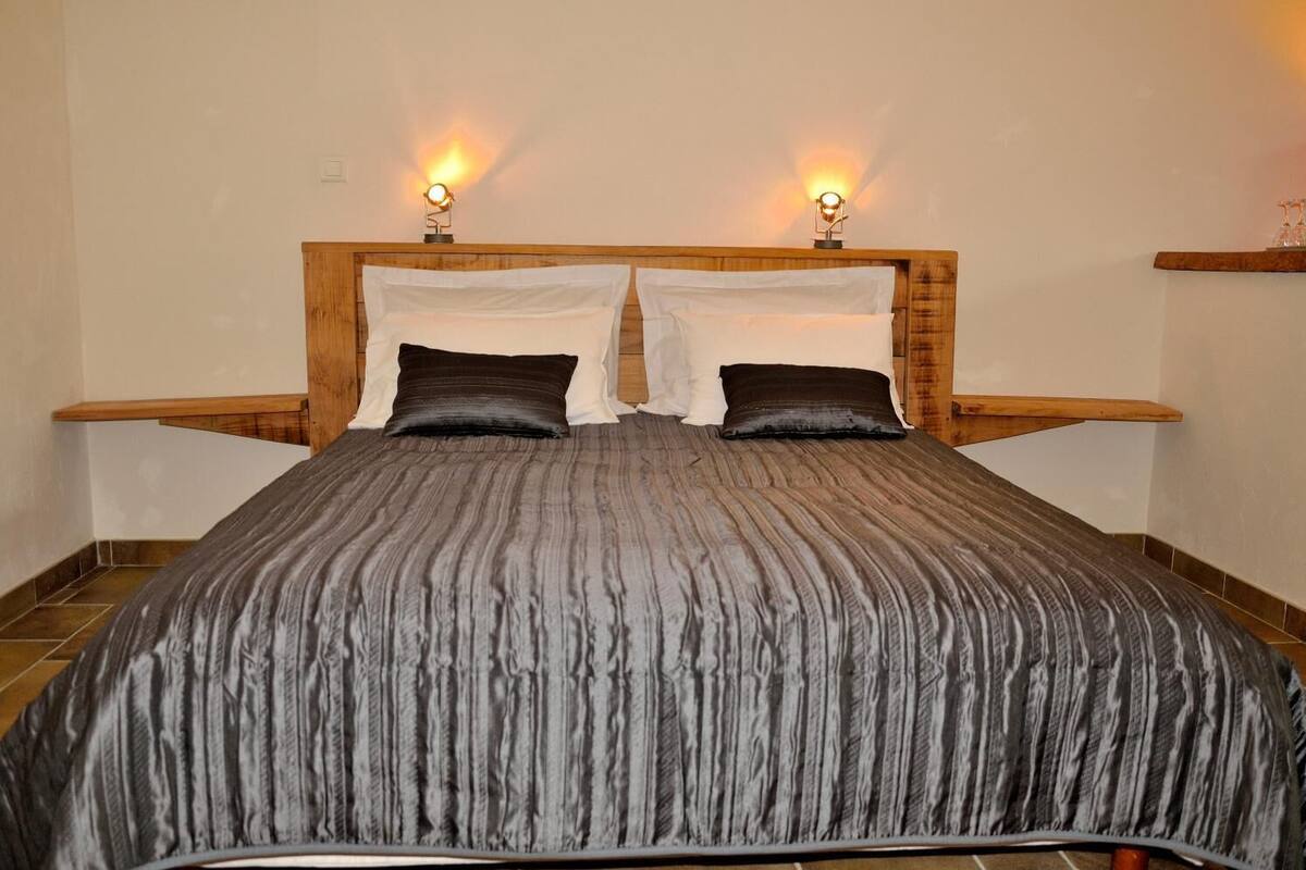 Individually decorated, individually furnished, soundproofing