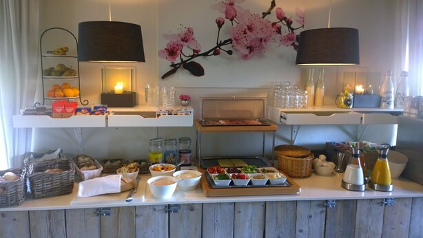 Buffet - Pension Bakema (Nes)