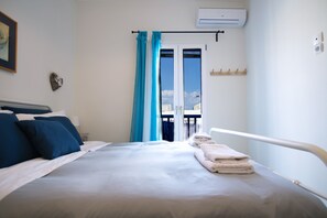 Panorama-Stadtwohnung, 2 Schlafzimmer, Terrasse, Hafenblick | 2 Schlafzimmer, hochwertige Bettwaren, Bügeleisen/Bügelbrett