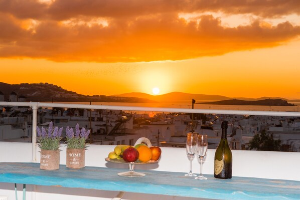 Panorama-Stadtwohnung, 2 Schlafzimmer, Terrasse, Hafenblick | Terrasse/Patio