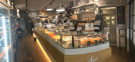 Snack bar